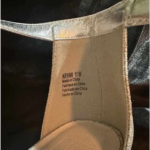 Beautiful Silver Heels - Picture 4 of 4